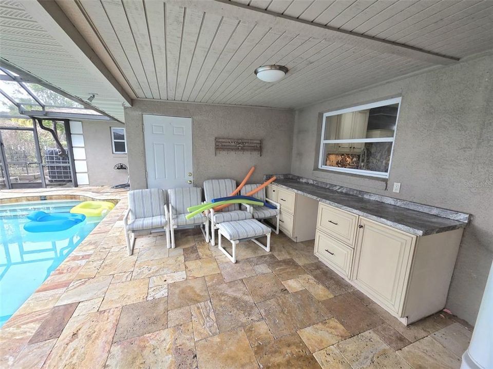 For Rent: $2,800 (4 beds, 2 baths, 2081 Square Feet)