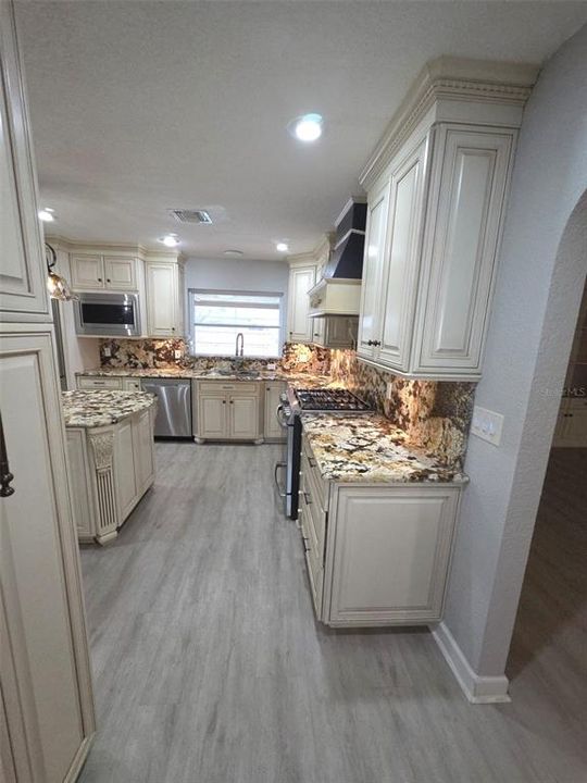 For Rent: $2,800 (4 beds, 2 baths, 2081 Square Feet)