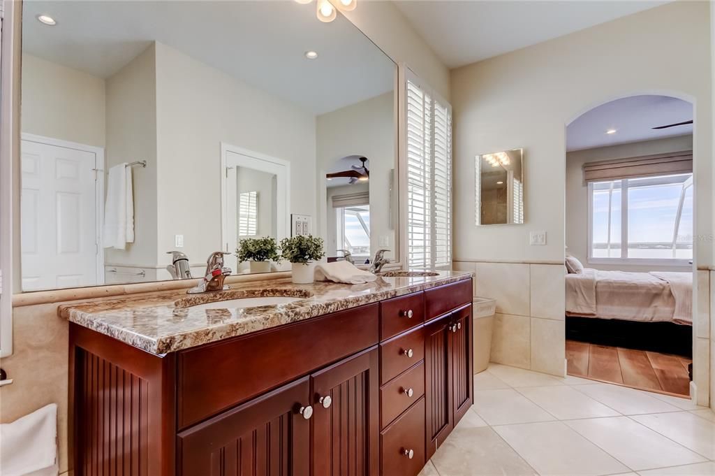 出租: $12,000 (4 贝兹, 4 浴室, 2802 平方英尺)