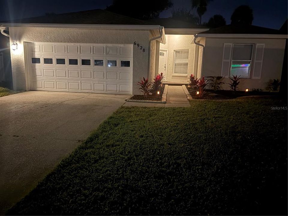 For Sale: $428,900 (3 beds, 2 baths, 1393 Square Feet)