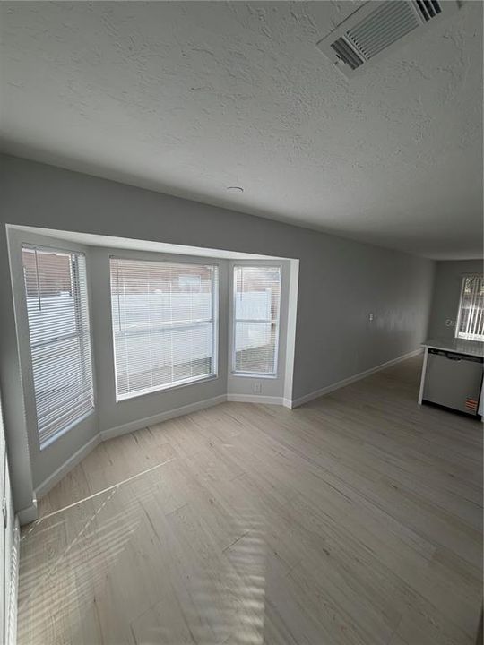 For Sale: $428,900 (3 beds, 2 baths, 1393 Square Feet)