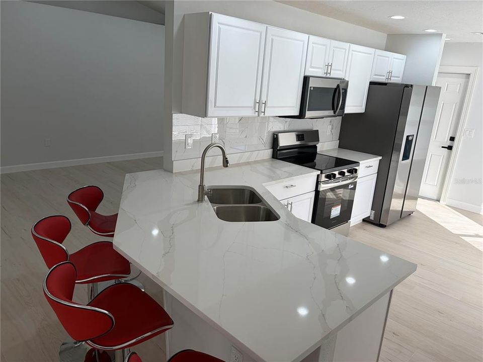 For Sale: $428,900 (3 beds, 2 baths, 1393 Square Feet)