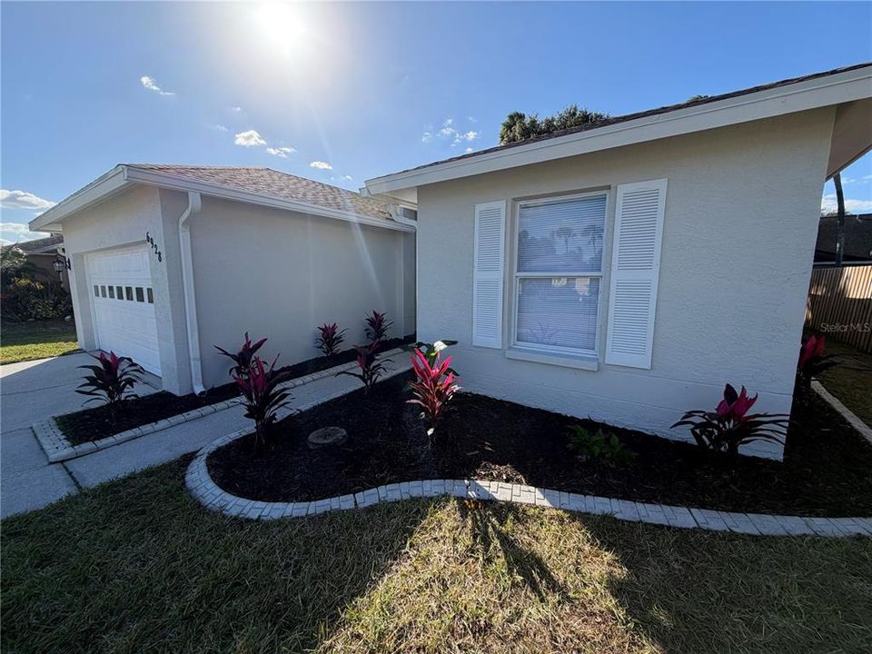 For Sale: $428,900 (3 beds, 2 baths, 1393 Square Feet)
