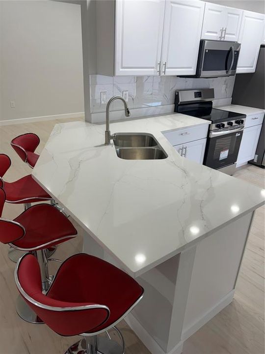 For Sale: $428,900 (3 beds, 2 baths, 1393 Square Feet)