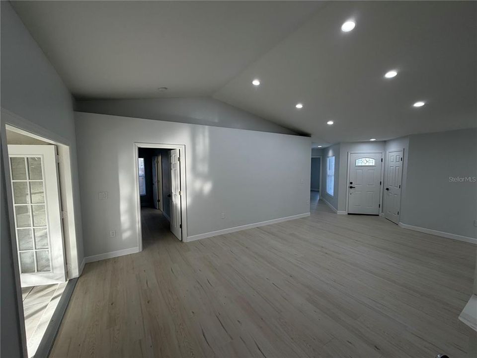 For Sale: $428,900 (3 beds, 2 baths, 1393 Square Feet)