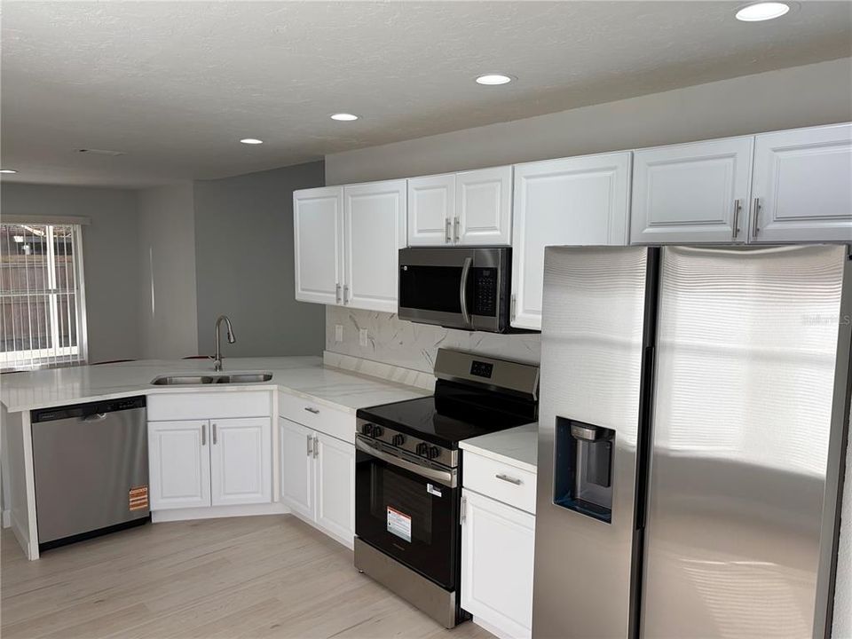 For Sale: $428,900 (3 beds, 2 baths, 1393 Square Feet)