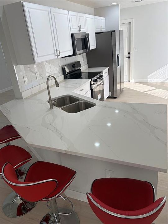 For Sale: $428,900 (3 beds, 2 baths, 1393 Square Feet)