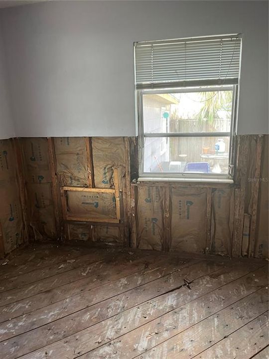 待售: $205,000 (3 贝兹, 1 浴室, 1332 平方英尺)