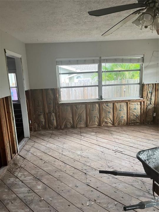 待售: $205,000 (3 贝兹, 1 浴室, 1332 平方英尺)