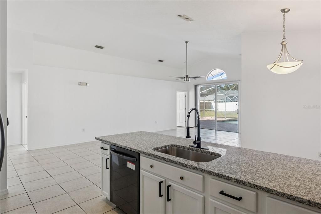 For Sale: $385,000 (4 beds, 3 baths, 1780 Square Feet)