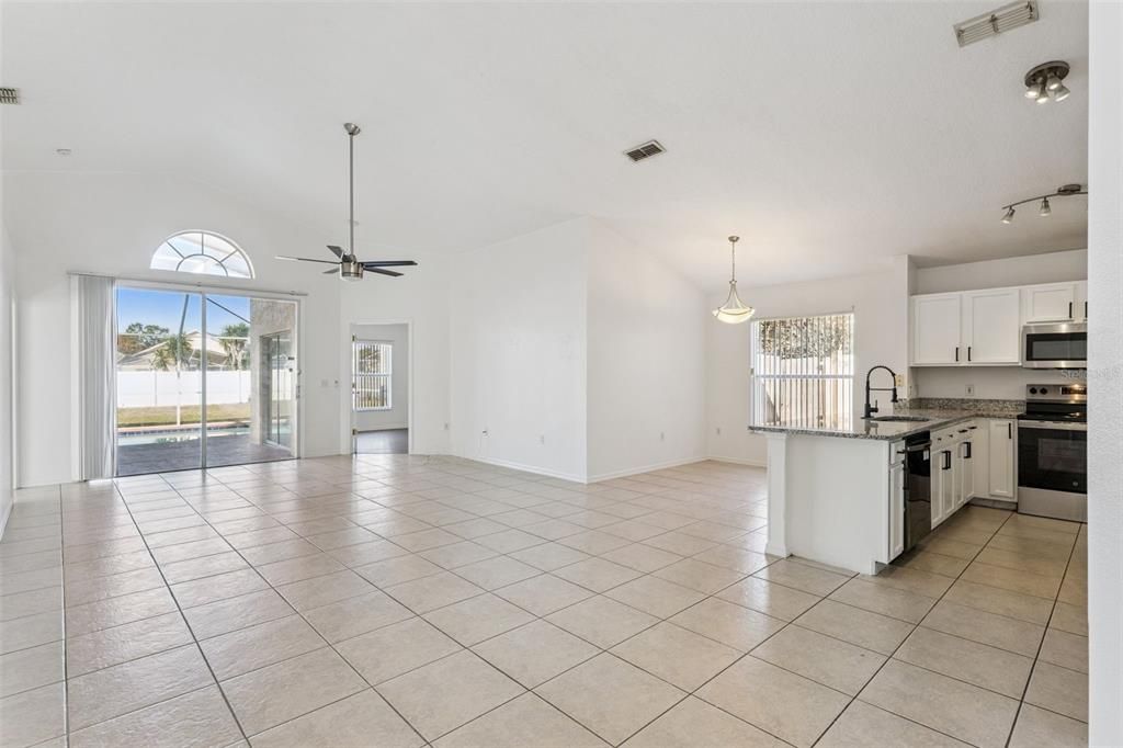 For Sale: $385,000 (4 beds, 3 baths, 1780 Square Feet)