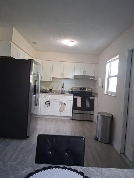 出租: $2,200 (3 贝兹, 1 浴室, 1200 平方英尺)