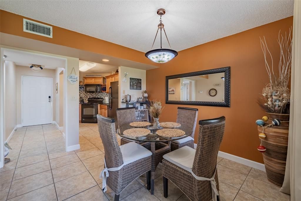 На продажу: $325,000 (1 спален, 1 ванн, 665 Квадратных фут)