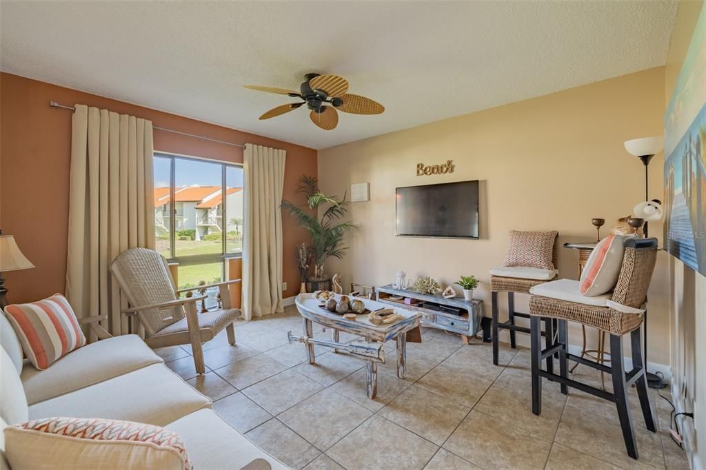 На продажу: $325,000 (1 спален, 1 ванн, 665 Квадратных фут)