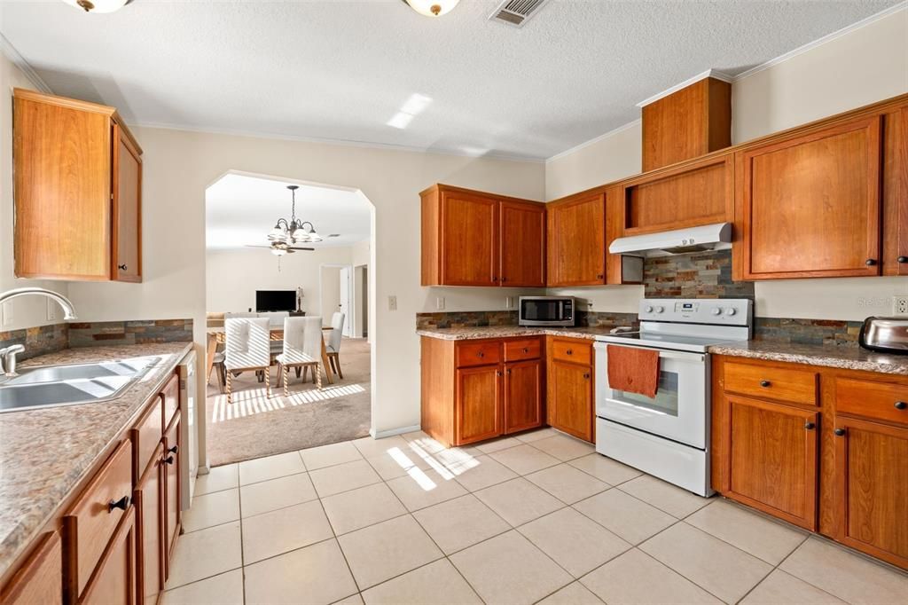 For Sale: $199,000 (4 beds, 2 baths, 1701 Square Feet)