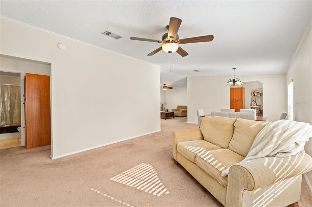 For Sale: $199,000 (4 beds, 2 baths, 1701 Square Feet)