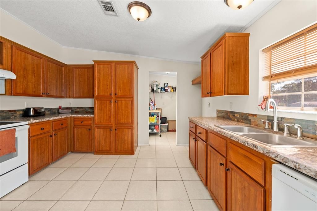 For Sale: $199,000 (4 beds, 2 baths, 1701 Square Feet)