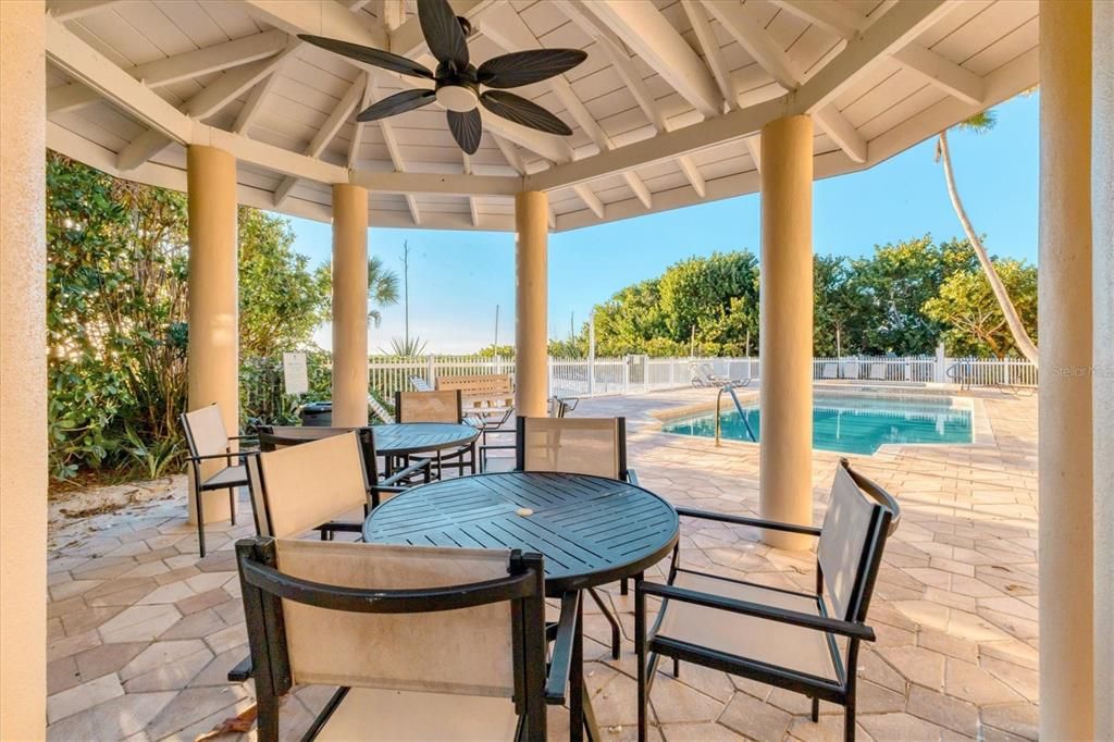 For Sale: $2,295,000 (3 beds, 2 baths, 2132 Square Feet)