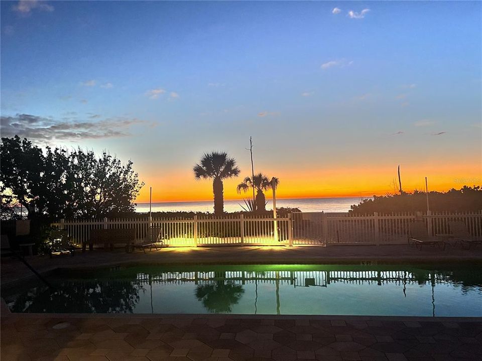 For Sale: $2,295,000 (3 beds, 2 baths, 2132 Square Feet)