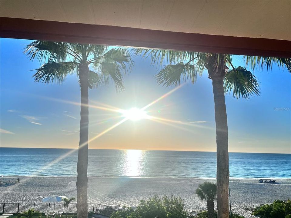 For Sale: $2,295,000 (3 beds, 2 baths, 2132 Square Feet)