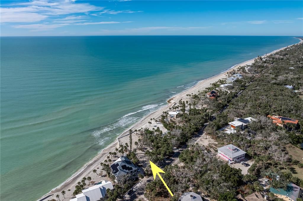 На продажу: $1,650,000 (0.45 acres)