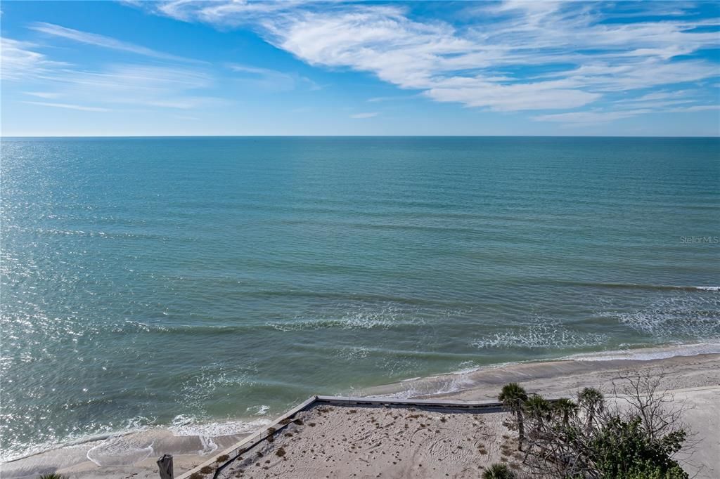 На продажу: $1,650,000 (0.45 acres)