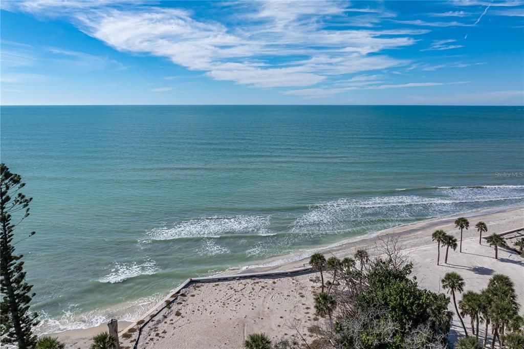 На продажу: $1,650,000 (0.45 acres)