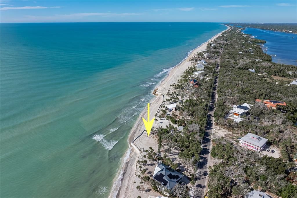 На продажу: $1,650,000 (0.45 acres)