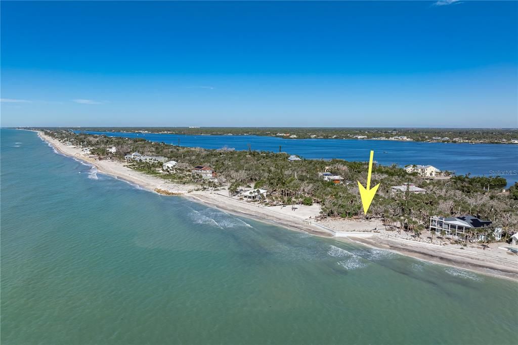 На продажу: $1,650,000 (0.45 acres)