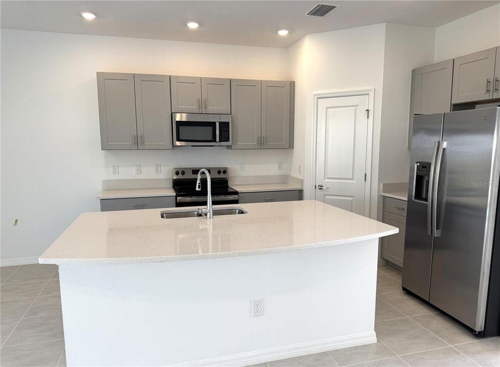 For Rent: $2,150 (3 beds, 2 baths, 1373 Square Feet)