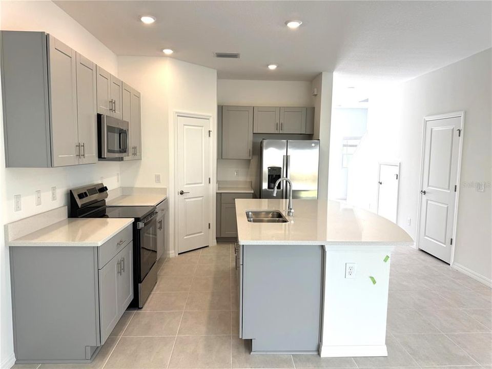 For Rent: $2,150 (3 beds, 2 baths, 1373 Square Feet)