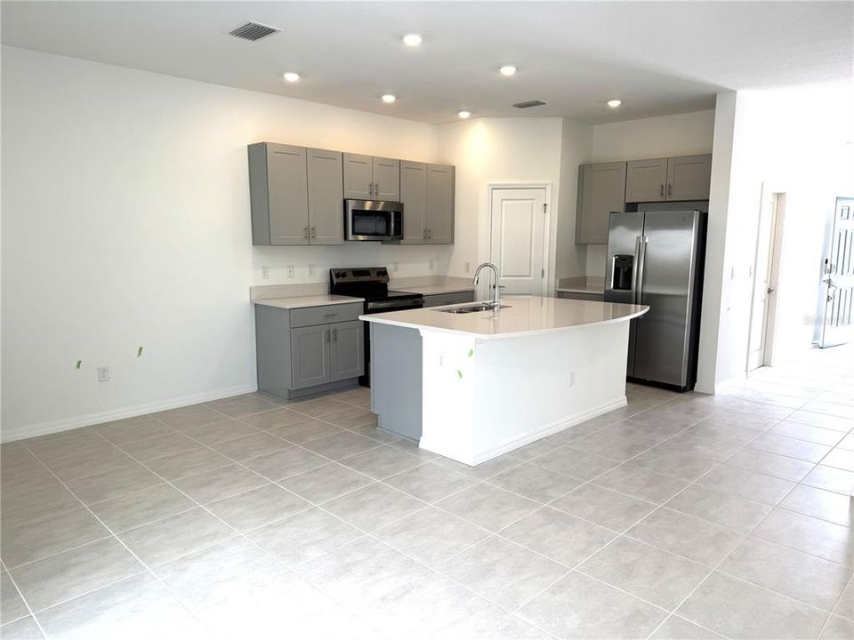 For Rent: $2,150 (3 beds, 2 baths, 1373 Square Feet)