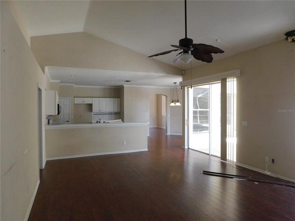 待售: $354,900 (4 贝兹, 3 浴室, 2466 平方英尺)