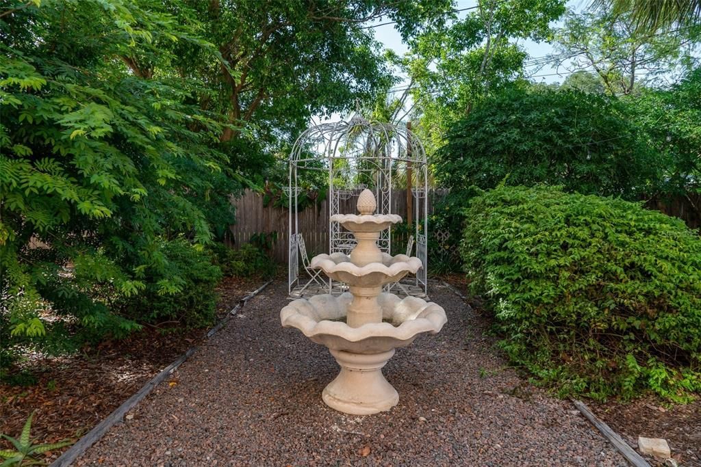 待售: $880,000 (4 贝兹, 0 浴室, 2924 平方英尺)