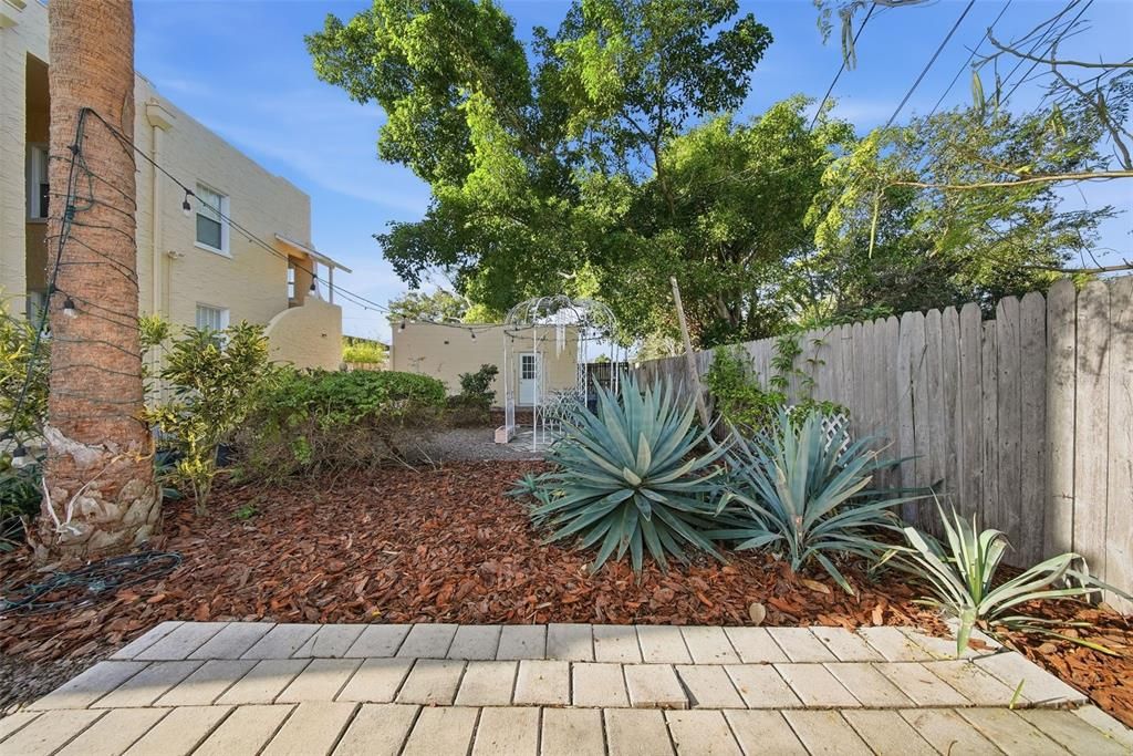 待售: $880,000 (4 贝兹, 0 浴室, 2924 平方英尺)