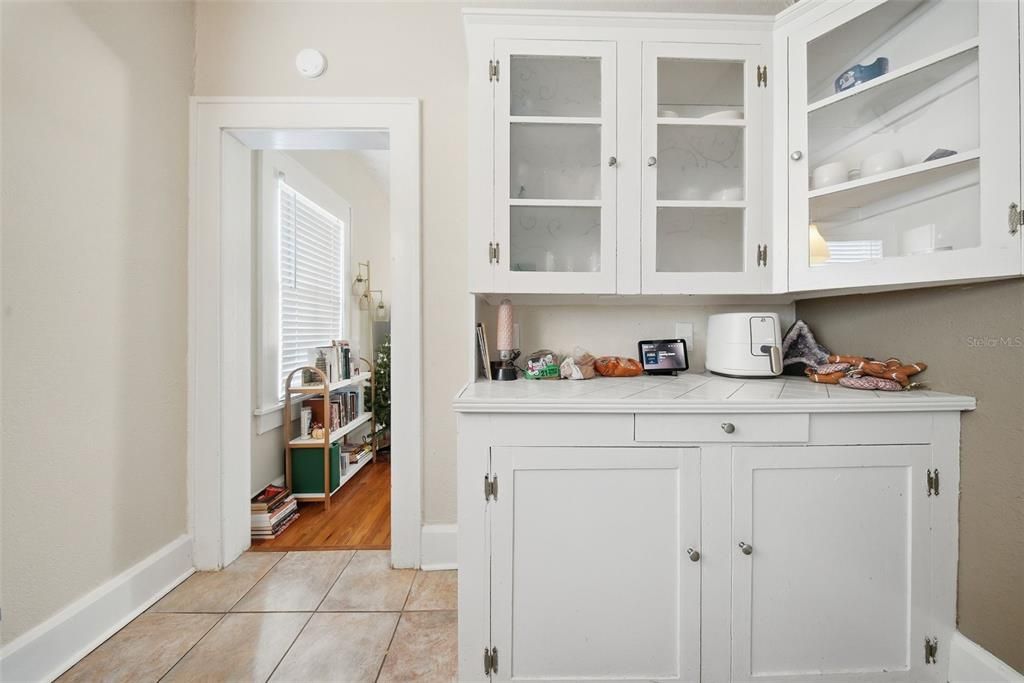 待售: $880,000 (4 贝兹, 0 浴室, 2924 平方英尺)