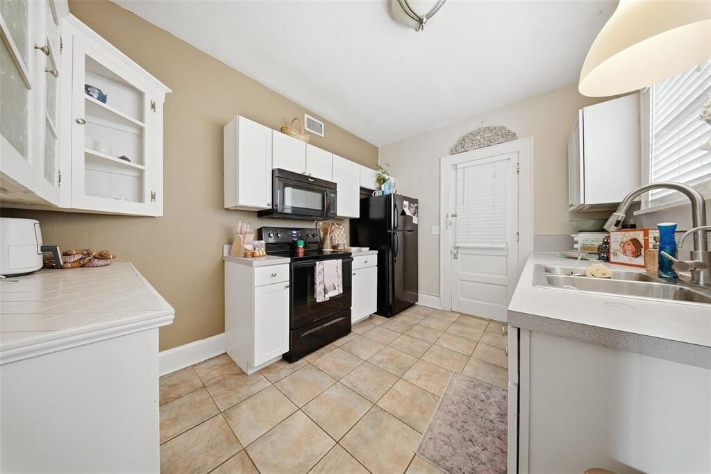 待售: $880,000 (4 贝兹, 0 浴室, 2924 平方英尺)