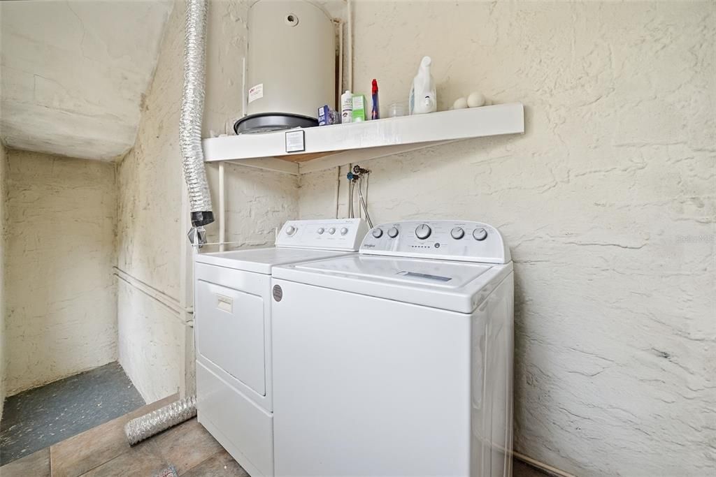 待售: $880,000 (4 贝兹, 0 浴室, 2924 平方英尺)