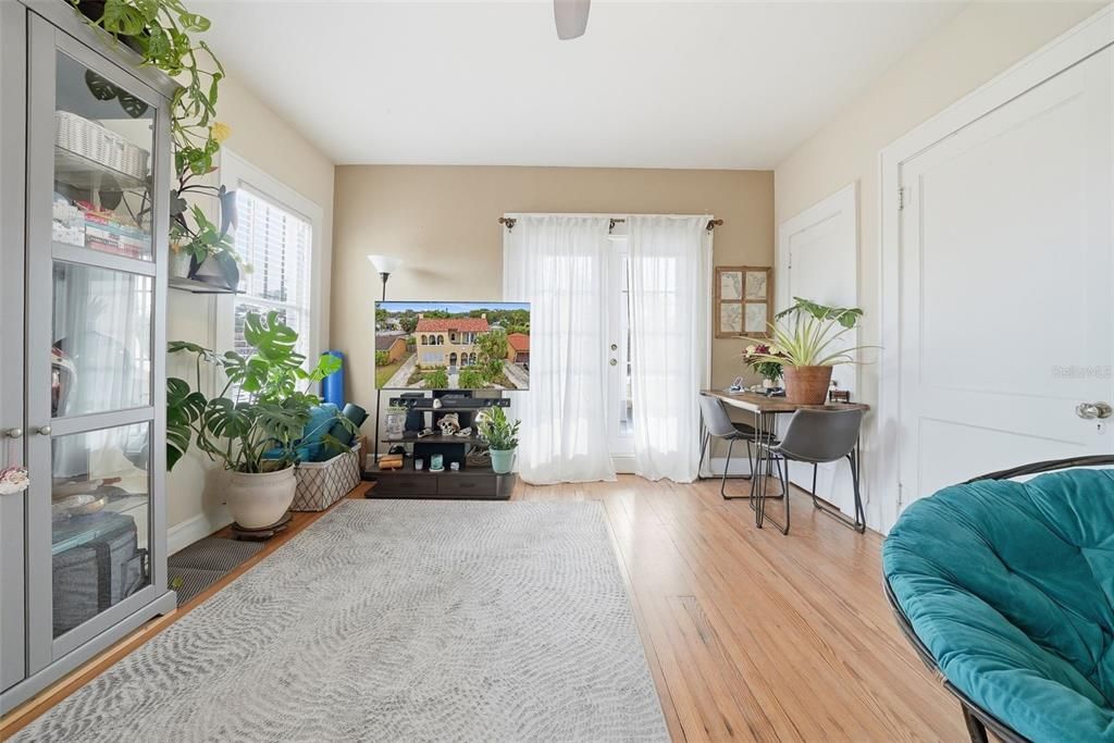 待售: $880,000 (4 贝兹, 0 浴室, 2924 平方英尺)