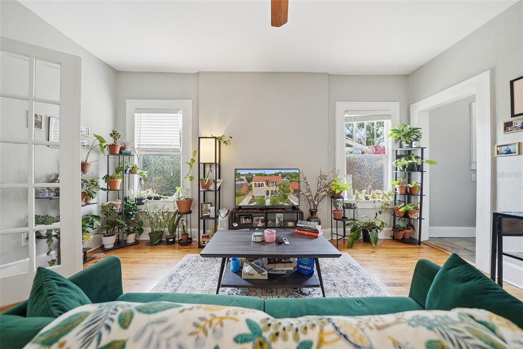 待售: $880,000 (4 贝兹, 0 浴室, 2924 平方英尺)