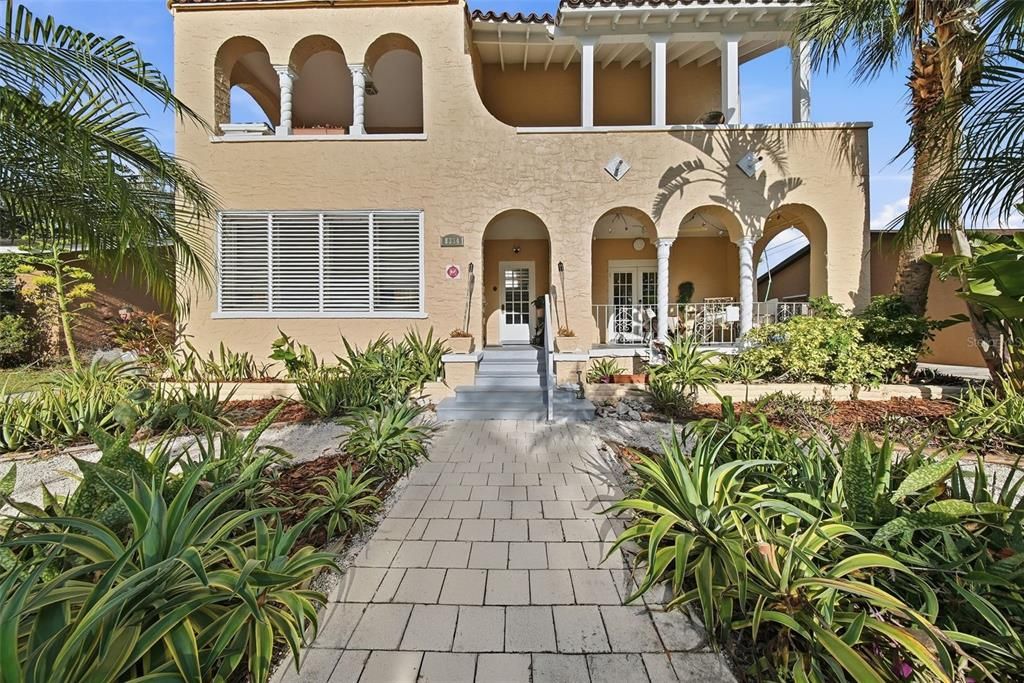 待售: $880,000 (4 贝兹, 0 浴室, 2924 平方英尺)