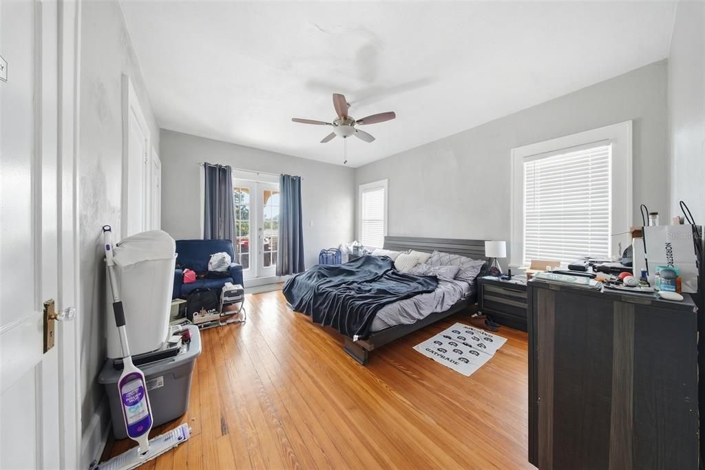 待售: $880,000 (4 贝兹, 0 浴室, 2924 平方英尺)