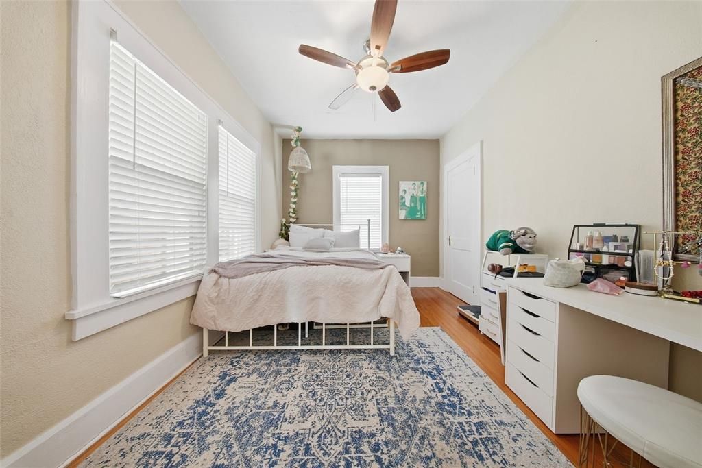 待售: $880,000 (4 贝兹, 0 浴室, 2924 平方英尺)