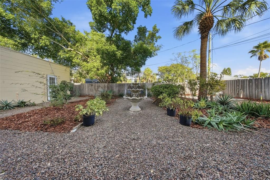 待售: $880,000 (4 贝兹, 0 浴室, 2924 平方英尺)