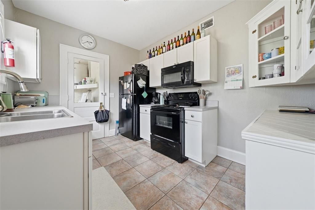 待售: $880,000 (4 贝兹, 0 浴室, 2924 平方英尺)