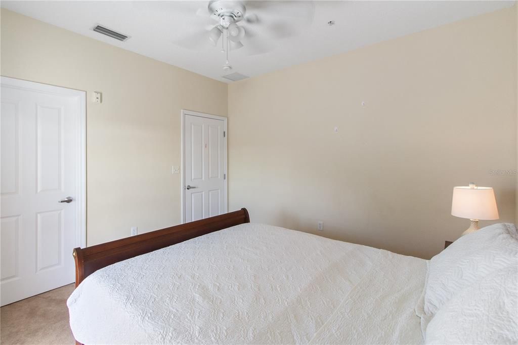 For Rent: $2,100 (2 beds, 2 baths, 1422 Square Feet)