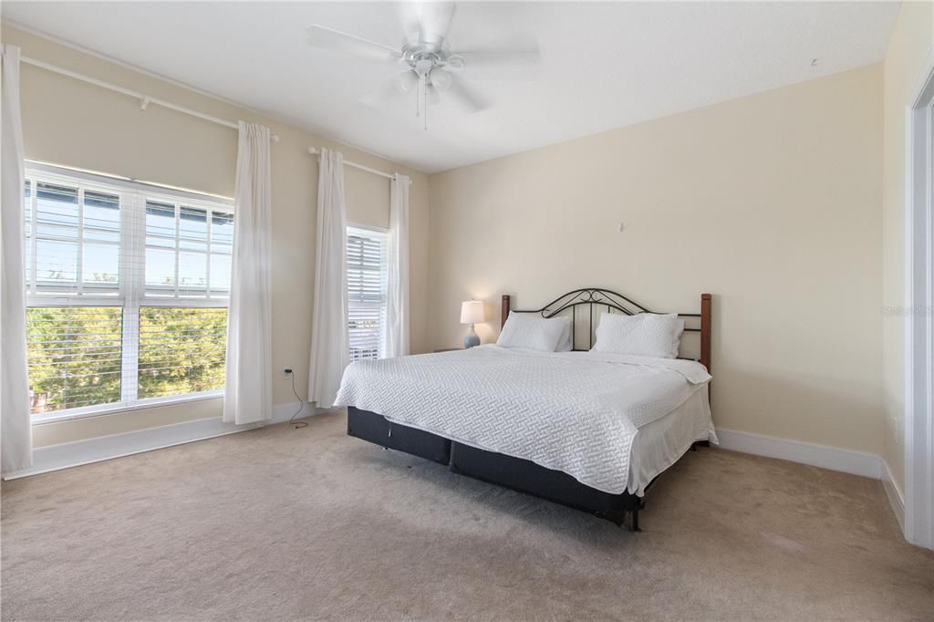 For Rent: $2,100 (2 beds, 2 baths, 1422 Square Feet)