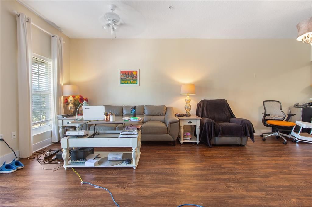 For Rent: $2,100 (2 beds, 2 baths, 1422 Square Feet)