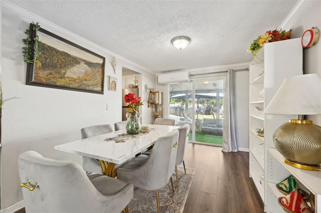 На продажу: $269,900 (4 спален, 1 ванн, 1170 Квадратных фут)