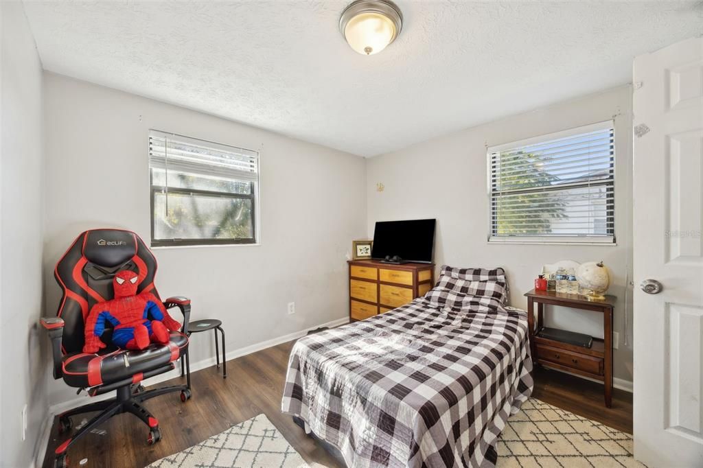 На продажу: $269,900 (4 спален, 1 ванн, 1170 Квадратных фут)